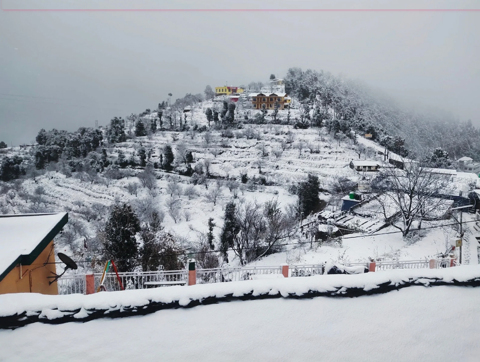 Pahadi Ghar (Himalayan HomeStay kanatal)